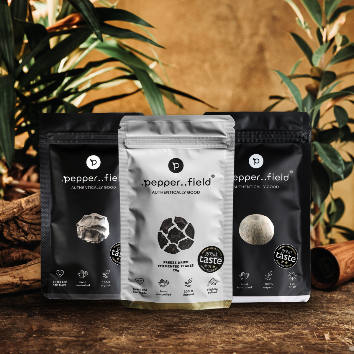 2+1: black and white Kampot  pepper, lyophilized flakes of fermented Kampot pepper (pepper flakes) 